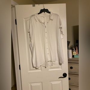 2X Jane and Delaney short sleeve white top.